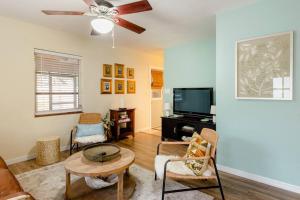 a living room with a ceiling fan and a tv at Relax at Renellie in Tampa