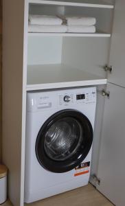 Zdjęcie z galerii obiektu GLAM APARTMENTS Tęczowa 31A - Free Parking & WiFi we Wrocławiu