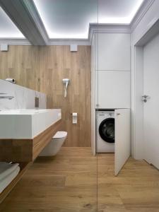 Koupelna v ubytování GLAM APARTMENTS Tęczowa 31A - Free Parking & WiFi