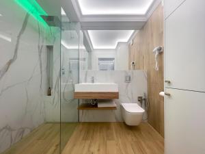 Koupelna v ubytování GLAM APARTMENTS Tęczowa 31A - Free Parking & WiFi + 14 fotografií