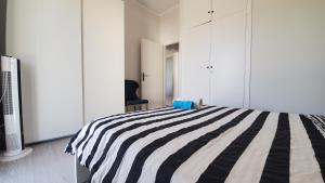 Posteľ alebo postele v izbe v ubytovaní Armenian Huts - Beach Apartments