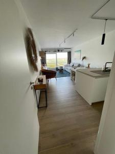 a room with a kitchen and a living room at Appartement 't Pand in Nieuwpoort