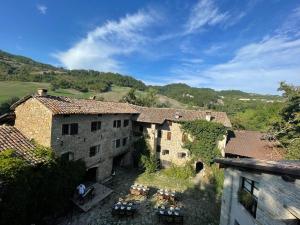 an overhead view of an old building with vines at Agriturismo Mulino in Pietra in Casina
