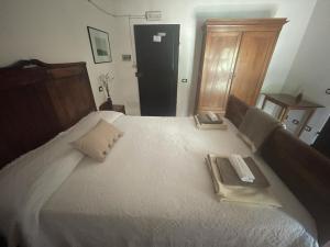 a large bed with two towels on top of it at Agriturismo Mulino in Pietra in Casina