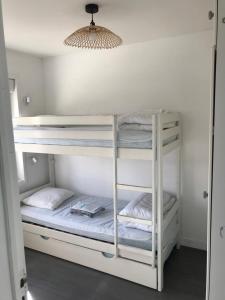 Postel nebo postele na pokoji v ubytování Ambleteuse appartement vue mer + 8 fotografií