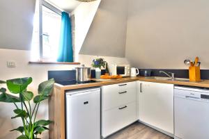 Kuchnia lub aneks kuchenny w obiekcie Ty Koant au coeur du Guilvinec - Wifi inclus - Draps et serviettes inclus