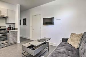 A seating area at Mt Baker Apartment Walk to Lake and Light Rail