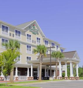 a rendering of the front of a hotel at Country Inn & Suites by Radisson, Columbia at Harbison, SC in Columbia