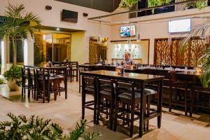 Un restaurante o sitio para comer en Hotel Lomas del Volcan