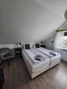 Grindavik Guesthouse self check in & outにあるベッド