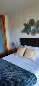 a bedroom with a white bed with a blue blanket at Acogedor apartamento con terraza en Portonovo in Portonovo