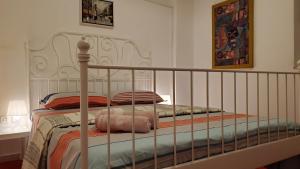 Uma cama ou camas num quarto em 山脚下，舒适温馨海景公寓