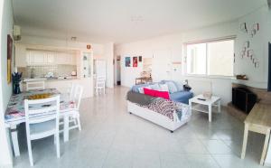 A cozinha ou kitchenette de 山脚下，舒适温馨海景公寓