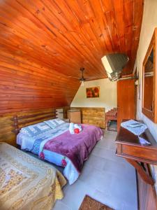 Cama ou camas em um quarto em Pousada Colibri Serrano