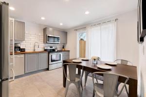 Dapur atau dapur kecil di Comfortable Home - Close to Rocky Mtn National Park