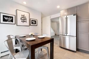 Dapur atau dapur kecil di Comfortable Home - Close to Rocky Mtn National Park