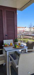 a table and chairs on a patio with drinks on it at Acogedor apartamento con terraza en Portonovo in Portonovo