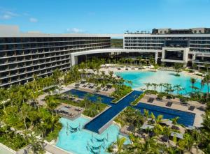 Бассейн в Secrets Moxché Playa del Carmen - Adults Only - All Inclusive или поблизости