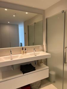 A bathroom at New apartment in Higueron West