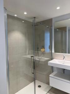 A bathroom at New apartment in Higueron West