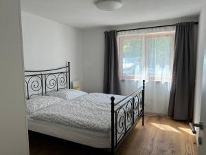 Postel nebo postele na pokoji v ubytování Kreiers Alp