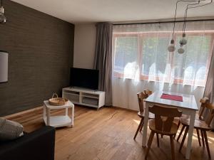 TV a/nebo společenská místnost v ubytování Kreiers Alp