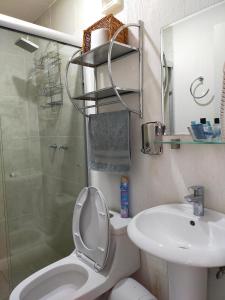 a bathroom with a toilet and a sink and a shower at Luxury departament Centenario in Guadalajara