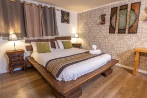 Una cama o camas en una habitación de Bikta Baglil