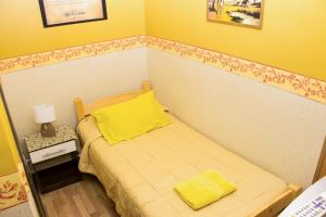 Postel nebo postele na pokoji v ubytování Hostal Residencia Blest Gana