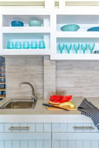 A kitchen or kitchenette at Pallas Seaside 2