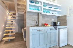 A kitchen or kitchenette at Pallas Seaside 2