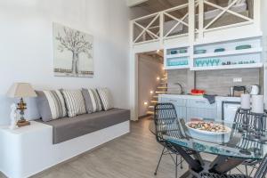 A kitchen or kitchenette at Pallas Seaside 2