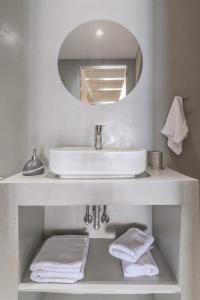 A bathroom at Pallas Seaside 2