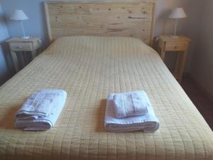 a bed with two towels and two at Bella Vista in Potrerillos