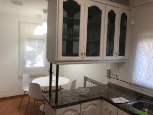 Kuchyňa alebo kuchynka v ubytovaní Casa Veuràs Girona - Montilivi