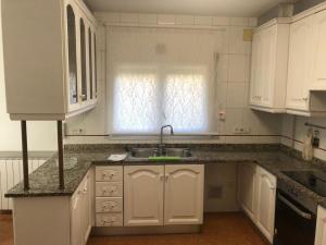 Kuchyňa alebo kuchynka v ubytovaní Casa Veuràs Girona - Montilivi