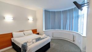 Postel nebo postele na pokoji v ubytování Heathrow Lodge Ltd + 4 fotografie