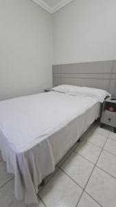 Cama o camas de una habitación en Apartamento: Acomodação mobiliada e completa