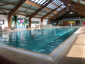 Fotografia z galérie ubytovania Camping Domaine de kerlann Mb 2 chambres 6personnes v destinácii Pont-Aven