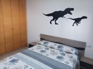 Ένα ή περισσότερα κρεβάτια σε δωμάτιο στο Casa Dinorural +2 φωτογραφίες