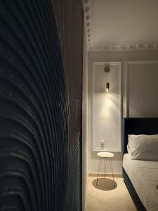 A bed or beds in a room at atoll 'Paris-Alexandre'