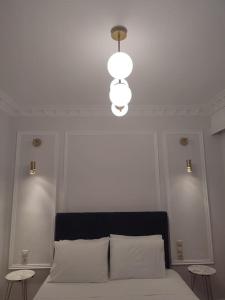 A bed or beds in a room at atoll 'Paris-Alexandre'