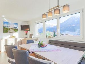 Nespecifikovaný výhled na hory nebo výhled na hory při pohledu z apartmánu