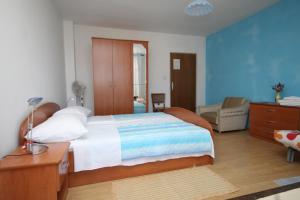 a large bedroom with a large bed and a chair at Triple Room Pasman 8223a in Pašman