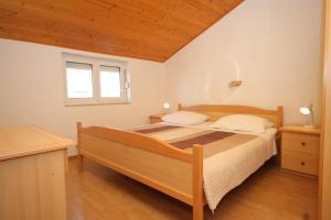 Posteľ alebo postele v izbe v ubytovaní Apartments with a parking space Preko, Ugljan - 8417