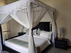 Postel nebo postele na pokoji v ubytování Royal Cliff Zanzibar