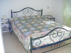 Postel nebo postele na pokoji v ubytování Appartement Royan, 3 pièces, 5 personnes - FR-1-494-137