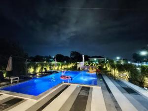 a view of a swimming pool at night at พรนับพันเพลส in Chiang Mai