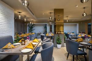 Χώρος καθιστικού στο Lazdana Hotel Bangalore