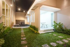 Taman di luar V living